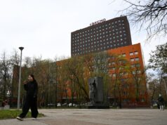 Polícia russa ataca editora de livros acusada de promover ‘propaganda gay’ Polícia russa ataca editora de livros acusada de promover 'propaganda gay'