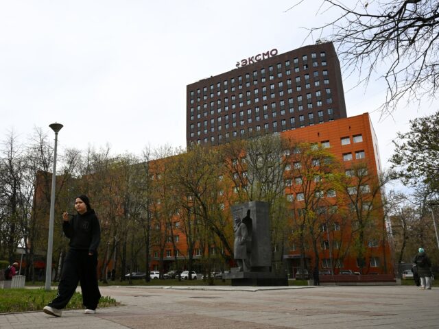 Polícia russa ataca editora de livros acusada de promover 'propaganda gay'
