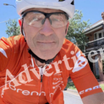 Policial da África do Sul encarregado da segurança no trânsito é multado por selfie de bicicleta