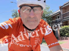 Policial da África do Sul encarregado da segurança no trânsito é multado por selfie de bicicleta Policial da África do Sul encarregado da segurança no trânsito é multado por selfie de bicicleta