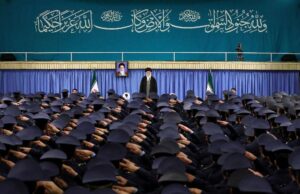 Por dentro da ideologia dominante do Irão: como uma “missão sagrada” e uma doutrina messiânica alimentam o extremismo do regime Por dentro da ideologia dominante do Irão: como uma “missão sagrada” e uma doutrina messiânica alimentam o extremismo do regime