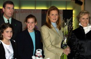 Por dentro do relacionamento do príncipe Andrew e Sarah Ferguson com suas filhas Cronograma do relacionamento do príncipe Andrew e Sarah Ferguson: como eles eram