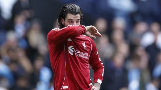 Por que Dominik Szoboszlai pediu desculpas aos torcedores do Liverpool antes do confronto da Liga dos Campeões com o PSG?
