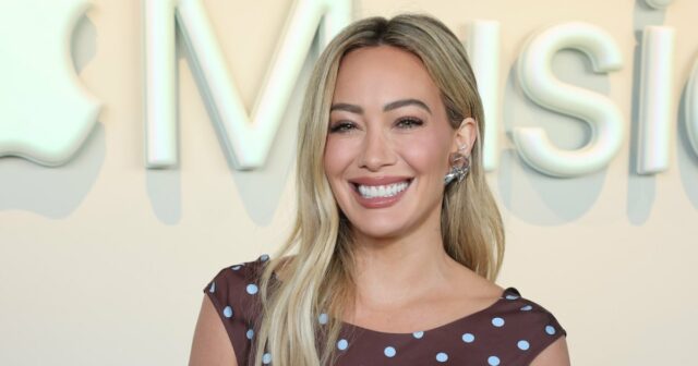 Por que Hilary Duff diz que parecia 'como Elizabeth Holmes' durante o parto
