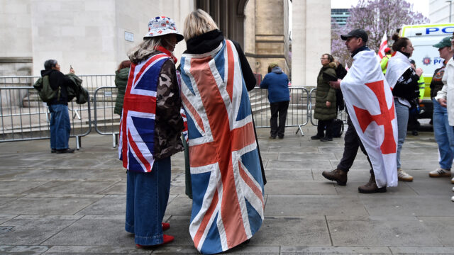 Por que a extrema direita britânica celebra um santo reverenciado na Palestina
