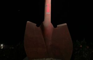 Por que existe uma pá gigante no deserto perto de Coachella? Tom Cruise tem a resposta Por que existe uma pá gigante no deserto perto de Coachella? Tom Cruise tem a resposta