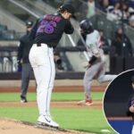 Um jogador de beisebol com uniforme preto do Mets com o número 26 e um emblema Presbiteriano de Nova York na manga está parado com a mão sobre o coração.