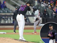 Por que o momento de ‘bom cidadão’ de Nolan McLean no Mets não foi o que parecia Um jogador de beisebol com uniforme preto do Mets com o número 26 e um emblema Presbiteriano de Nova York na manga está parado com a mão sobre o coração.