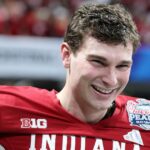 Guia da família do quarterback da Universidade de Indiana, Fernando Mendoza