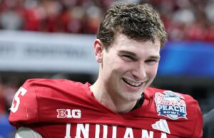 Por que o vencedor do Heisman, Fernando Mendoza, optou por não comparecer pessoalmente ao Draft da NFL Guia da família do quarterback da Universidade de Indiana, Fernando Mendoza