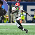 O wide receiver da Geórgia, Zachariah Branch (1), corre com a bola após uma recepção durante o jogo de futebol americano universitário do SEC Championship entre o Alabama Crimson Tide e o Georgia Bulldogs em 6 de dezembro de 2025 no Mercedes-Benz Stadium em Atlanta, GA.