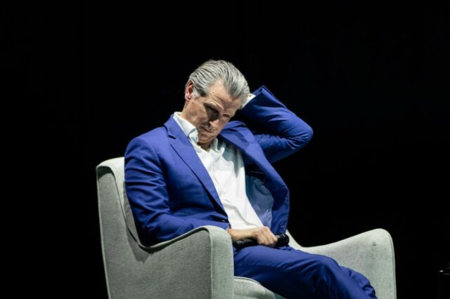 Por que os californianos estão saindo – e o que Governador Gavin Newsom falando em entrevista coletiva em San Lorenzo, Califórnia.