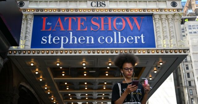 Pós-Stephen Colbert, a CBS ainda quer um programa noturno original
