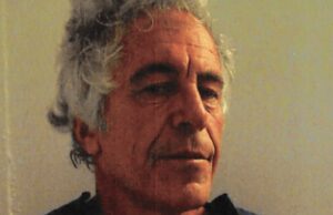 Possível nota de suicídio de Epstein escondida da vista do público Uma imagem do Departamento de Justiça de Epstein na prisão datada de 23 de julho de 2019, pouco mais de duas semanas antes de ele ser encontrado morto em sua cela.