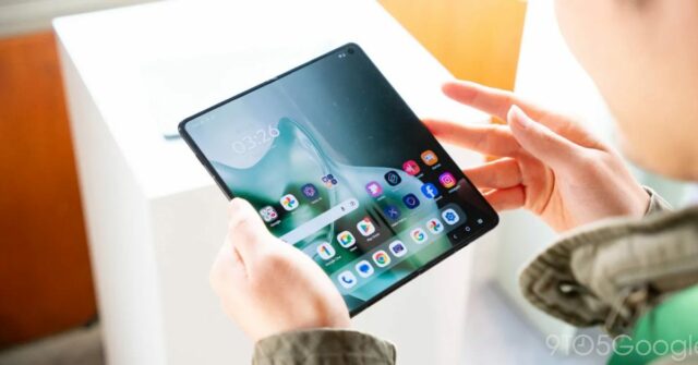 Preço e disponibilidade do Motorola Razr Fold (mostrado) anunciados antes do iPhone Ultra