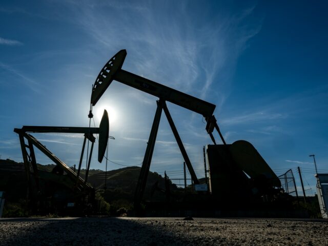 Preços do petróleo sobem apesar da proposta do Irão de reabrir o Estreito de Ormuz
