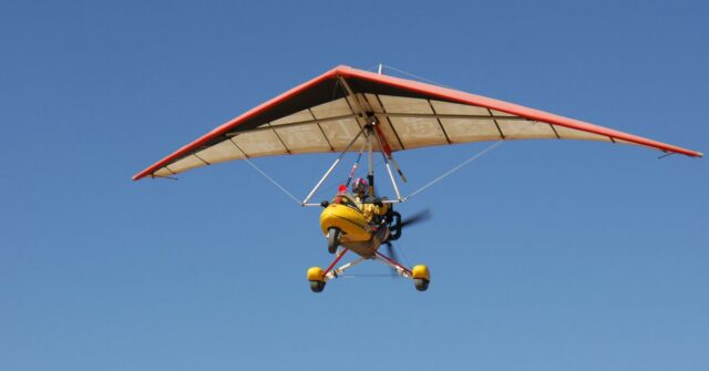 Preocupações de segurança foram relatadas à Apple antes do piloto Preocupações de segurança foram relatadas à Apple antes da morte do piloto durante as filmagens do Vision Pro | Foto de stock de uma aeronave ultraleve semelhante à envolvida