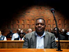 Presidente da África do Sul suspende chefe de polícia por contrato de US$ 21 milhões Presidente da África do Sul suspende chefe de polícia por contrato de US$ 21 milhões