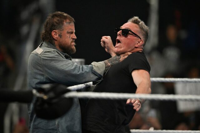 Presidente da TKO admite que a promoção de celebridades da WWE pode custar aos fãs - mas defende
