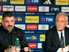 Presidente do futebol italiano renuncia após Azzurri perder terceira Copa do Mundo consecutiva Presidente do futebol italiano renuncia após Azzurri perder terceira Copa do Mundo consecutiva