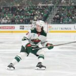 Jake Oettinger, goleiro do Dallas Stars, defende o gol.