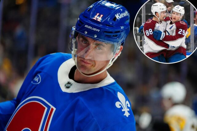 7 de abril de 2026; Louis, Missouri, EUA; O pivô do Colorado Avalanche, Martin Necas (88), comemora com o pivô Nathan MacKinnon (29) depois de marcar contra o St. Louis Blues durante o primeiro período no Enterprise Center. Crédito obrigatório: Jeff Curry-Imagn Images