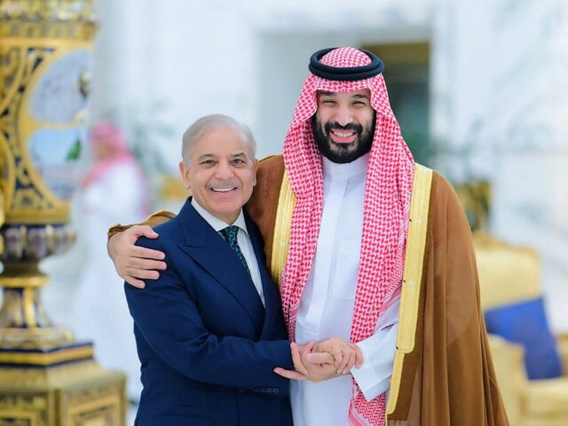 Primeiro-ministro do Paquistão e chefe do Exército encerram viagens importantes em busca de mais negociações EUA-Irã
