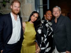 Príncipe Harry e Meghan Markle posam com o CEO da Netflix na festa da 2ª temporada de ‘Beef’ em Montecito Príncipe Harry e Meghan MarkleNetflix