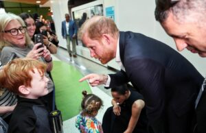 Príncipe Harry e Meghan chegam à Austrália para uma recepção silenciosa Yahoo news home