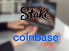 Processo de Nova York diz que Stake e Coinbase visaram crianças jogadores durante anos Logotipos da Stake e da Coinbase sobre a cena borrada de jogos de azar online com fichas de pôquer, ilustrando o processo de Nova York alegando jogos ilegais de cassino online para menores de idade e pagamentos criptográficos.