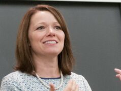 Professor de Direito Dem concorrendo ao Congresso se opôs à lei ‘Back the Blue’ de Iowa após motins de 2020 que feriram oficiais Professor de Direito Dem concorrendo ao Congresso se opôs à lei 'Back the Blue' de Iowa após motins de 2020 que feriram oficiais