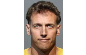 Professor namorou a mãe de uma aluna para que ele pudesse ‘se aproximar’ de uma menina de 13 anos e cuidar dela: Polícia Yahoo news home