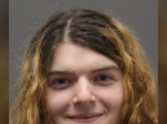 Professor substituto transgênero do condado de Loudoun preso por ameaçar ‘farra de assassinatos’ e ‘lista de mortes’ Professor substituto transgênero do condado de Loudoun preso por ameaçar 'farra de assassinatos' e 'lista de mortes'