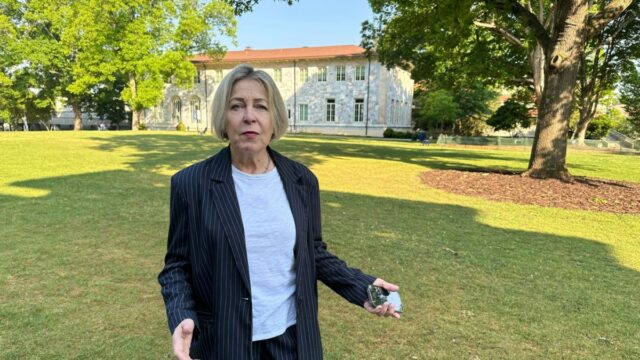 Professores dos EUA processam universidade por prisão durante protesto pró-Palestina
