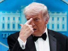 Professores enfrentam ação por causa de tentativas de assassinato de Trump Professores enfrentam ação por causa de tentativas de assassinato de Trump