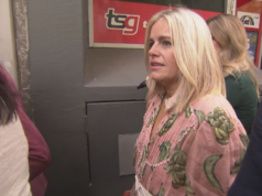 Promotores retiram acusação de apreensão de seios contra ator Alicia Gardiner, conhecida por seus papéis nas séries de televisão Offspring e Deadloch, enfrentou hoje o Tribunal de Magistrados de Melbourne por causa do suposto ataque ao Parlamento de Victoria.