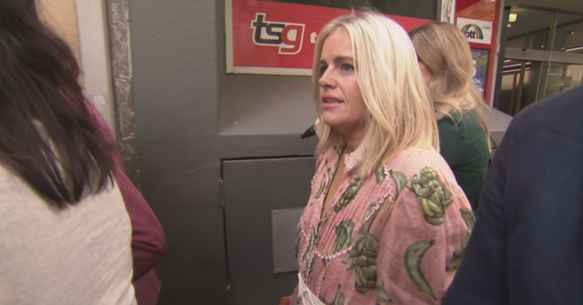 Alicia Gardiner, conhecida por seus papéis nas séries de televisão Offspring e Deadloch, enfrentou hoje o Tribunal de Magistrados de Melbourne por causa do suposto ataque ao Parlamento de Victoria.