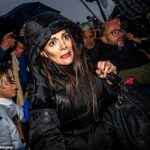 Jessica Moretti, uma das proprietárias do bar Le Constellation em Crans-Montana, fotografada em fevereiro