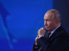 Putin finalmente admite que a economia da Rússia está em apuros e busca respostas, depois que os alertas sobre uma crise financeira se acumularam Putin finalmente admite que a economia da Rússia está em apuros e busca respostas, depois que os alertas sobre uma crise financeira se acumularam