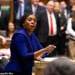 'O primeiro-ministro não financiará as nossas forças armadas, porque quer financiar mais bem-estar', disse Kemi Badenoch