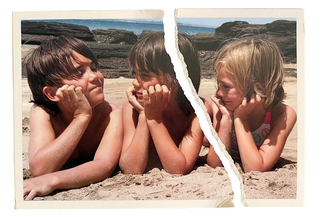 Quando Lucy perdeu a filha em um acidente tragicamente aleatório, Abi (à direita) com seus irmãos Paddy e Ed em 2009