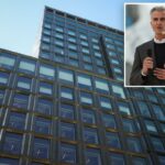 Josh D'Amaro, presidente da Walt Disney Parks and Resorts, falando na D23 Brasil.