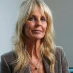 58 anos: Ulrika hoje, depois de procurar ajuda para reverter anos de danos causados ​​pelo sol, que incluíam a aplicação de FPS todos os dias