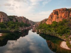 Quatro enfrentam acusações de roubo de ovos de crocodilo em Kakadu O Parque Nacional Kakadu é uma enorme reserva natural com biodiversidade no Território Norte da Austrália
