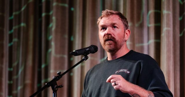 Estrelas que pediram boicote à Disney por causa da suspensão de Jimmy Kimmel Damon Lindelof Tatiana Maslany