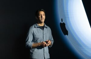 Quem é John Ternus, o novo CEO da Apple? Quem é John Ternus, o novo CEO da Apple?