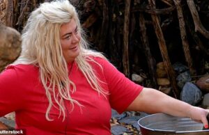 Quem é a piada agora? Gemma Collins, de I’m A Celebrity, se vinga de Sinitta com um golpe contundente em seu relacionamento intermitente de 40 anos com Simon Cowell – um dia após sua reprimenda brutal Gemma Collins dá as costas à co-estrela de I'm A Celebrity, Sinitta, com um golpe no episódio desta noite (10 de abril)