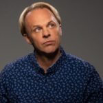 Quem foi David Wilcock? Família de YouTuber emite declaração após suicídio