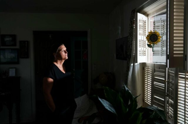 Quem ligou diz que a sogra de 60 anos é Quem ligou diz que a sogra de 60 anos é 'muito preguiçosa' e deve dinheiro a ela - o apresentador do 'Ramsey Show' diz: 'Podemos descobrir um plano' para ela ganhar US $ 1 mil