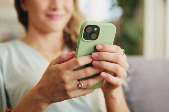 Querida Abby: Acho que minha amiga casada está tentando roubar meu namorado
